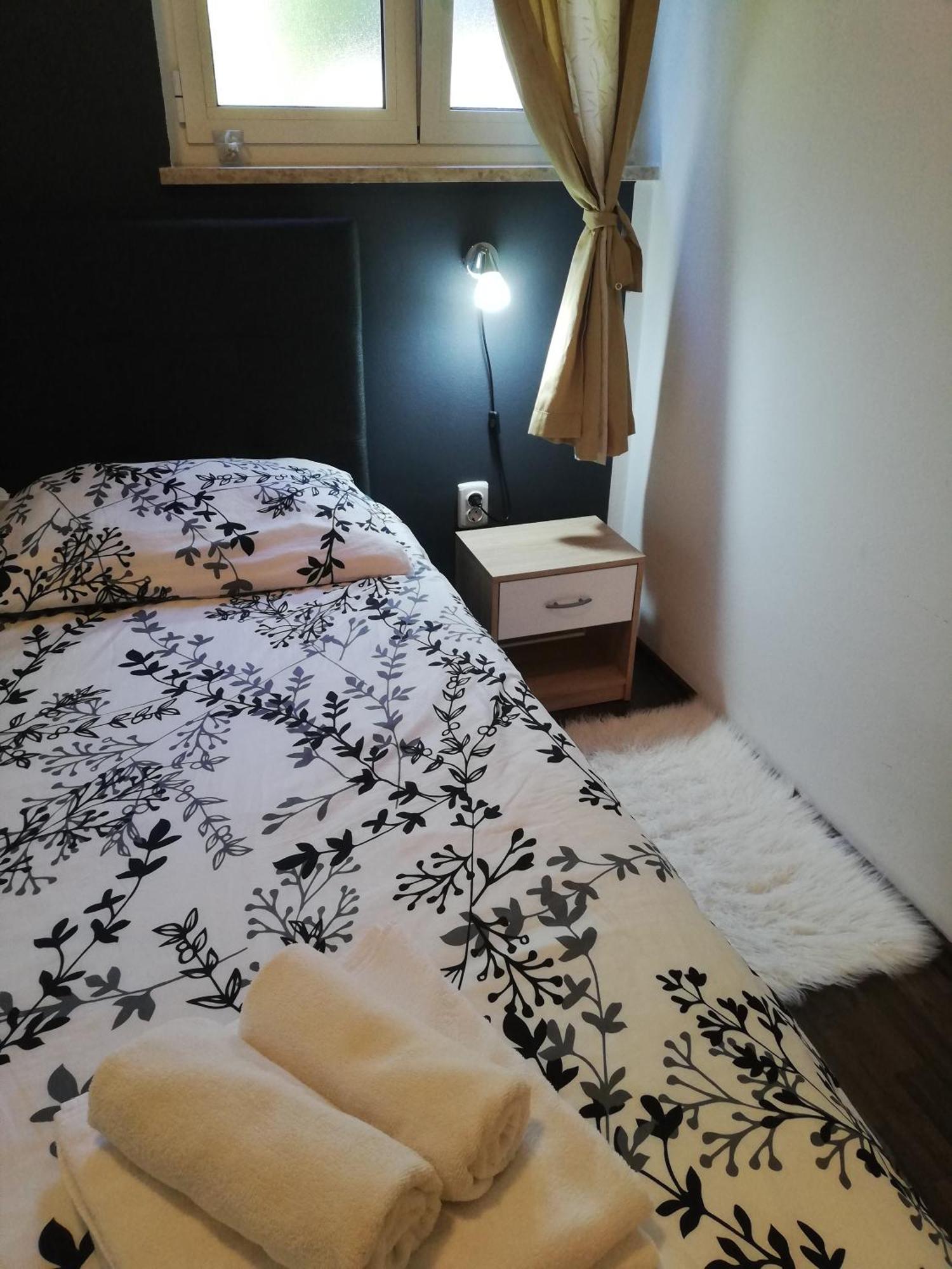 Apartments Poretti For 2,In Center Parking Free In The Yard,6 Min Beach Walk โรวีน ภายนอก รูปภาพ