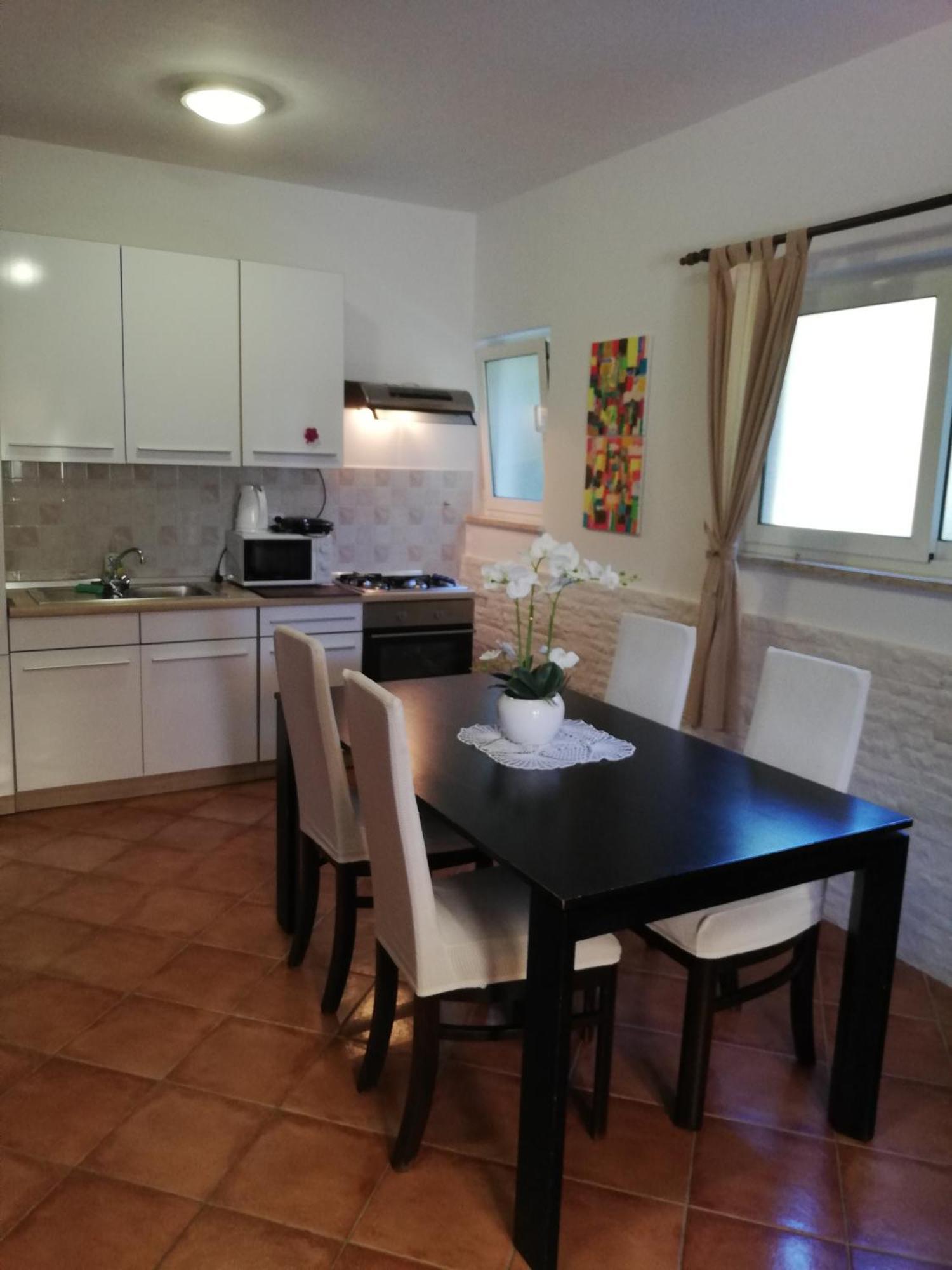 Apartments Poretti For 2,In Center Parking Free In The Yard,6 Min Beach Walk โรวีน ภายนอก รูปภาพ