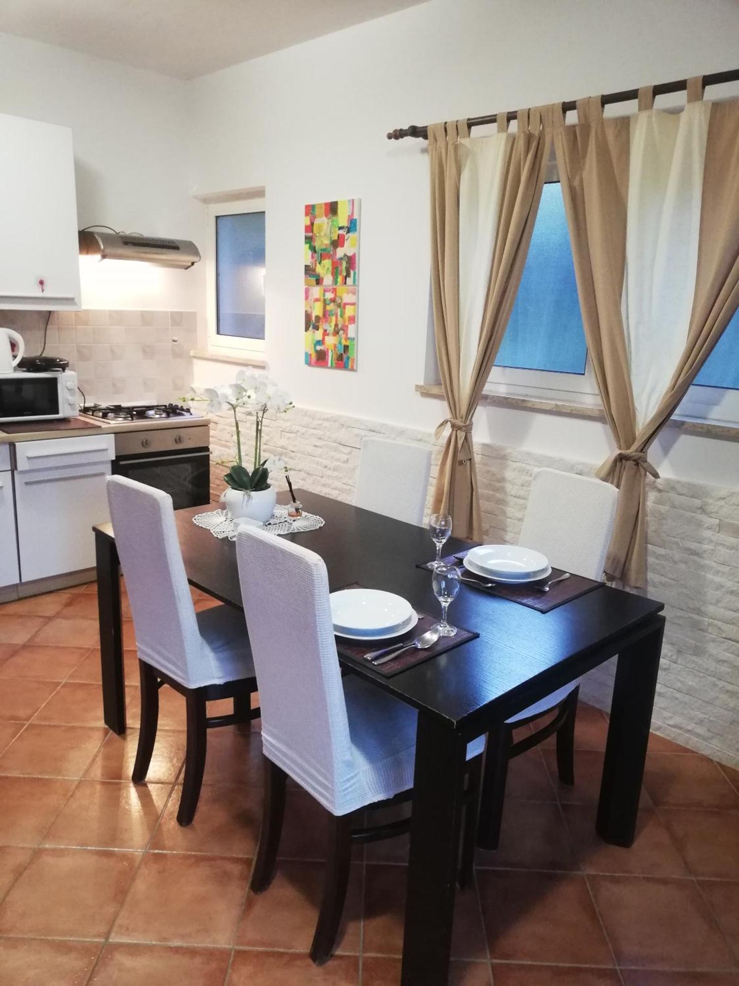 Apartments Poretti For 2,In Center Parking Free In The Yard,6 Min Beach Walk โรวีน ภายนอก รูปภาพ