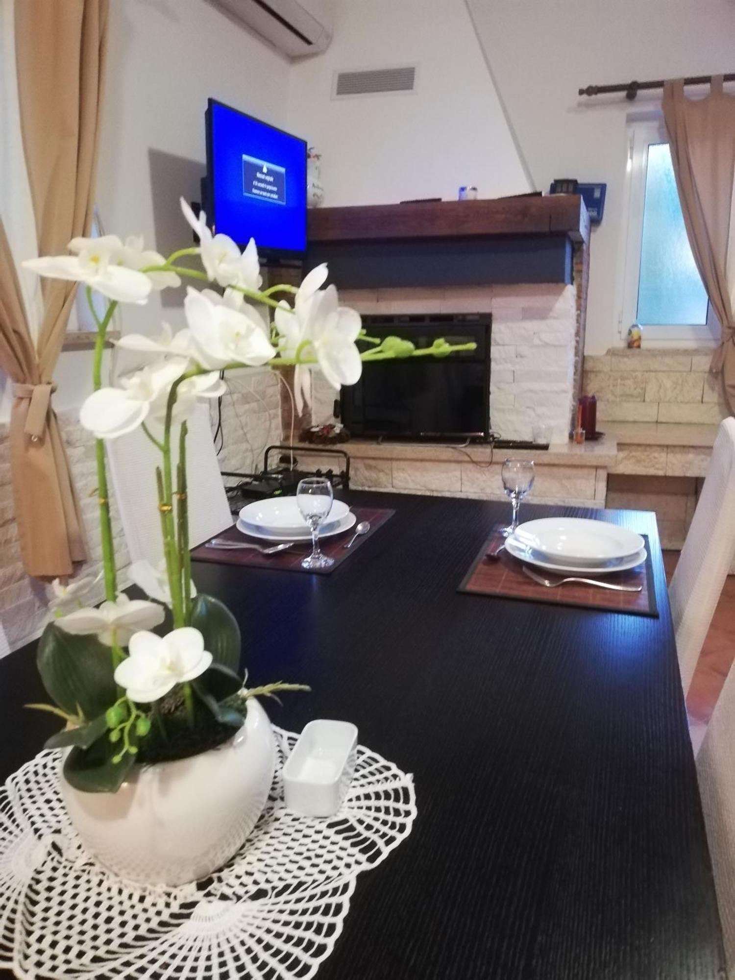 Apartments Poretti For 2,In Center Parking Free In The Yard,6 Min Beach Walk โรวีน ภายนอก รูปภาพ